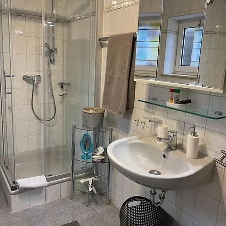 Zwischen Wald Und Reben